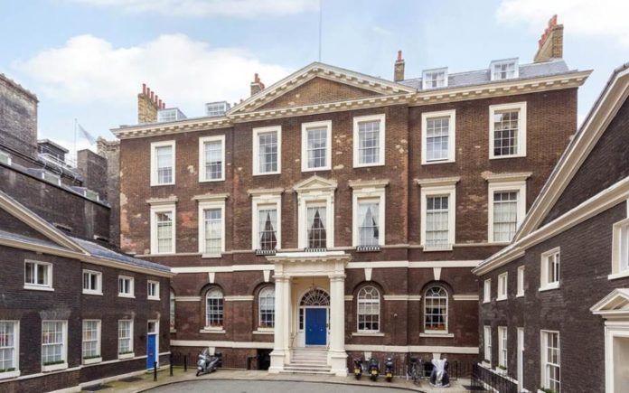 All Set – Albany Courtyard, Albany, Off Piccadilly, London, W1J 0HF – Set for sale for £1.35 million ($1.66 million or €1.59 million or درهم‎‎6.09 million) through Strutt & Parker