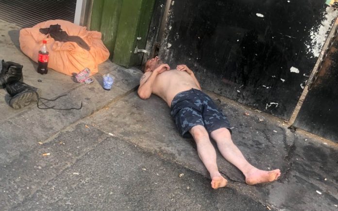 Picture of the Week – Bankrupt Belgravia – Matthew Steeples condemns Westminster Council, Grosvenor and others for doing little to nothing to help the homeless in Belgravia.