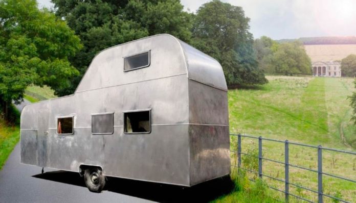 The King of Caravans – One-of-a-kind “big caravan-house” with patio on the roof for sale for £30,000 ($38,500, €33,200 or درهم141,500); the current owner bought it for just £1 and spent £70,000 restoring it – For sale through RM English estate agents in York.
