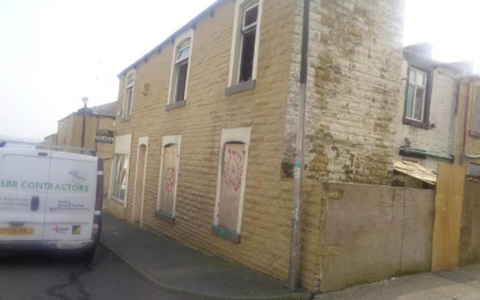 As cheap as chips – 5 bedroom property in Springfield Road, Burnley, Lancashire, BB11 for sale for just £25,000 with Joseph Properties