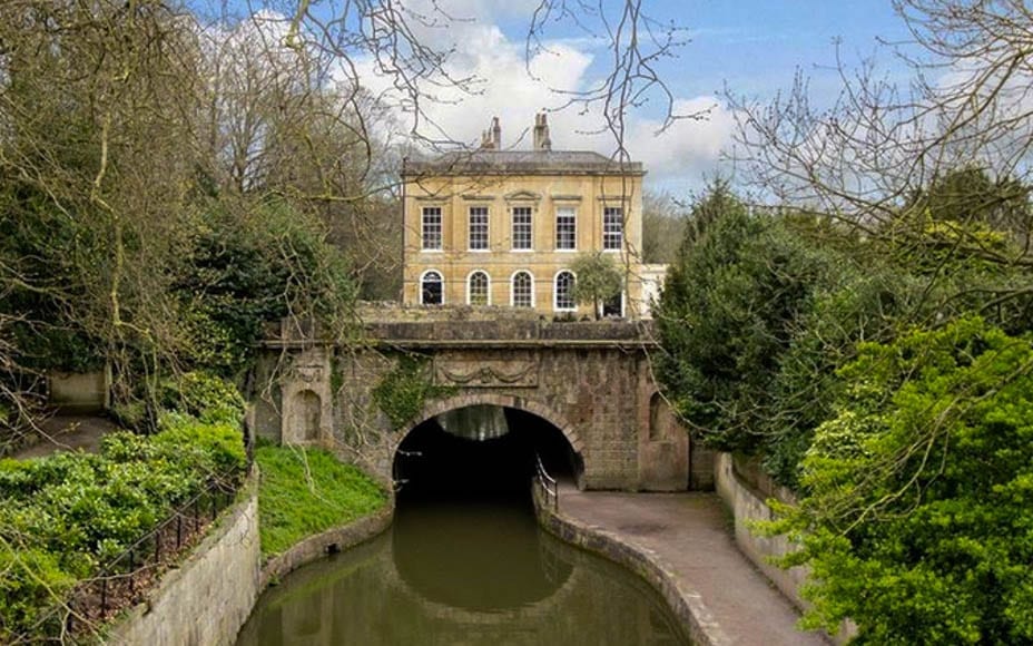 Domesticity on a Canal – Grade II* listed Cleveland House, Sydney Road, Bath, BA2 6NR – For sale for £3.5 million ($4.2 million, €4.5 million or درهم16.6 million) through Carter Jonas – Formerly known as Canal House and originally offices of Kennet & Avon Canal Company.