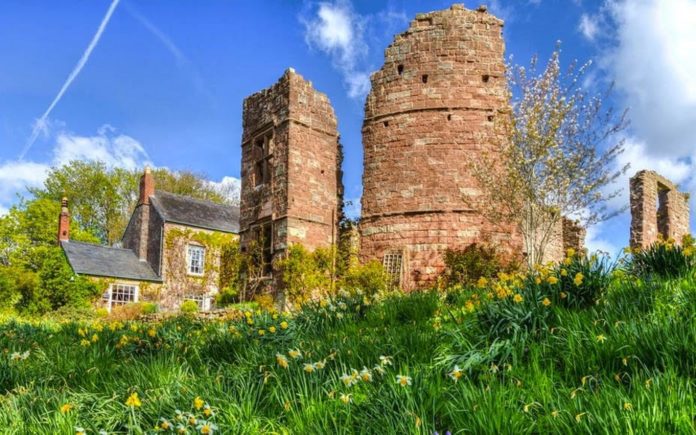 I Capture the Castle – Wilton Castle-on-the-Wye, Wilton, Ross-on-Wye, Herefordshire, HR9 6AD, United Kingdom – For sale for £1.495 million ($1.94 million, €1.77 million or درهم7.12 million) through Jackson-Stops & Staff.