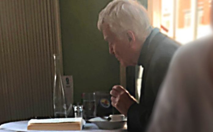 Munching Moseley spotted Breaking News – Max Mosley at Bibendum – Businessman and harsher press regulation supporter Max Mosley spotted reading ‘Breaking News’ in South Kensington.