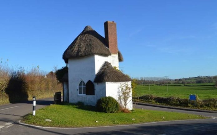 Minimal Me – The Round House, Stanton Drew, Somerset, BS39 4ES – For sale with Killens for £110,000 ($137,400 or €131,500 or درهم‎‎504,600) – Britain’s smallest detached house