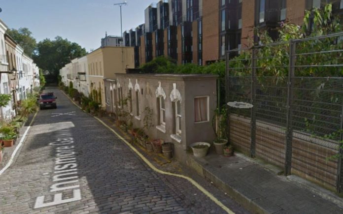 Narrow in Knightsbridge – 2.5-foot wide house sells for £810,000 –Tiny, 2.5-foot deep “corridor house” 1B Ennismore Gardens Mews, Knightsbridge, London, SW7 1HX sells for £810,000 ($1 million, €936,000 or درهم3.7 million) at Savills auction