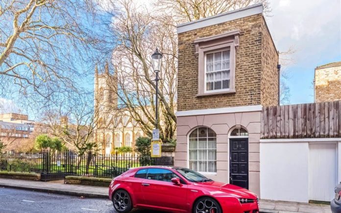 Pint Sized – 20 Britten Street, Chelsea, London, SW3 3TX – For sale for £600,000 ($750,000, €705,000 or درهم2.8 million) through Douglas & Gordon – Smallest stand-alone house in Chelsea