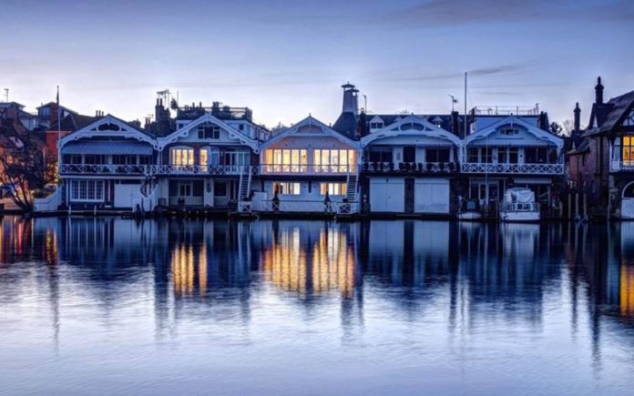 Messing About On The River – Boat house on the River Thames at Henley for sale for £3.5 million ($4.8 million, €3.9 million or درهم17.8 million) through Knight Frank – The Boat House, 4 Wharfe Lane, Henley-on-Thames, Oxfordshire, RG9 2LL, United Kingdom