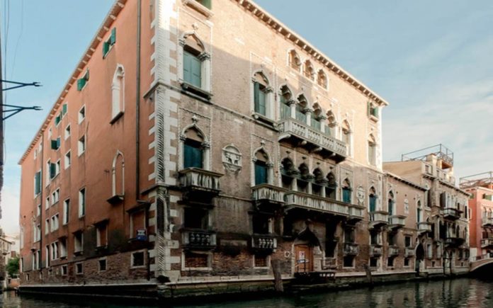Curating a Palazzo – Piano Nobile, Palazzo Molin del Cuoridoro Frezzaria, San Marco 1823, Venice, 30124, Italy – For auction on 17th November 2016 – Reduced in price from £6.9 million ($8.5 or €7.7 million) to £4 million ($4.9 million or €4.5 million)