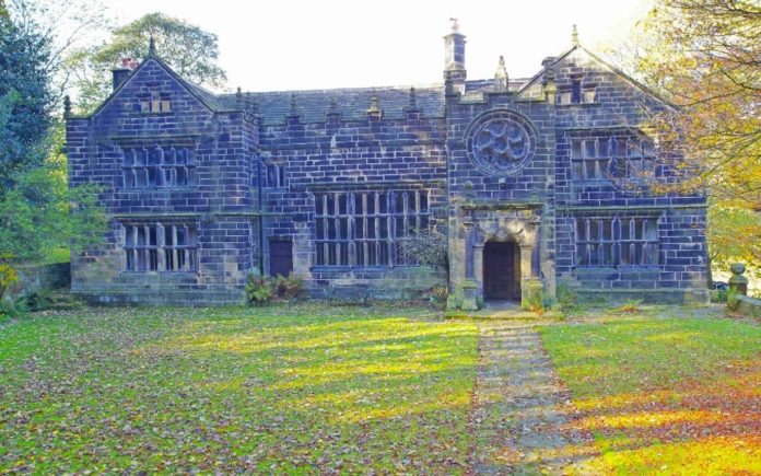 A Wheel Window – Wood Lane Hall, Wood Lane, Sowerby Bridge, West Yorkshire, HX6 1NE, United Kingdom – For sale for £750,000 ($980,000, €842,000 or درهم3.6 million) through Edkins & Holmes - Grade I listed Tudor open hall house for sale; it comes complete with a replica cabin from a 1920s ocean liner and an ‘apple and pear wheel window’