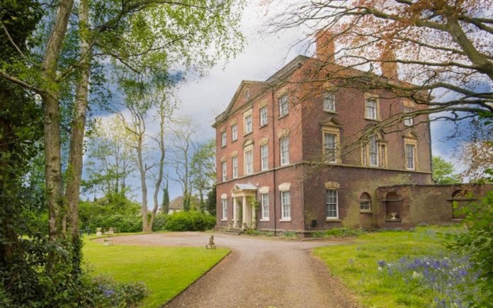 Mucking Up A Manor – Grade II* listed Wordsley Manor, Meadowfields Close, Stourbridge, DY8 5AD, West Midlands, United Kingdom – For sale with The Lee, Shaw Partnership for £350,000 ($451,000, €402,000 or درهم1.65 million)