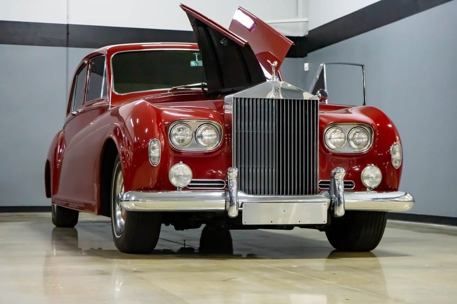 Roy Clark’s Roller – 1964 ex-Roy Clark Rolls-Royce limousine to be sold – ‘I Never Picked Cotton’ singer Roy Clark’s Rolls-Royce heads to auction complete with suicide and emblazoned with his initials in gold leaf – RM Sotheby’s will sell the Rolls-Royce – which is currently located in Austin, Texas – as part of their 21st to 29th May ‘Driving Into Summer’ online sale. They have set an estimate of £49,000 to £57,000 ($60,000 to $70,000, €55,000 to €64,000 or درهم220,000 to درهم257,000).