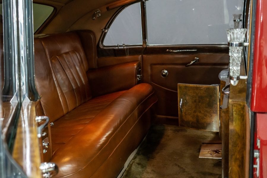 Roy Clark’s Roller – 1964 ex-Roy Clark Rolls-Royce limousine to be sold – ‘I Never Picked Cotton’ singer Roy Clark’s Rolls-Royce heads to auction complete with suicide and emblazoned with his initials in gold leaf – RM Sotheby’s will sell the Rolls-Royce – which is currently located in Austin, Texas – as part of their 21st to 29th May ‘Driving Into Summer’ online sale. They have set an estimate of £49,000 to £57,000 ($60,000 to $70,000, €55,000 to €64,000 or درهم220,000 to درهم257,000).