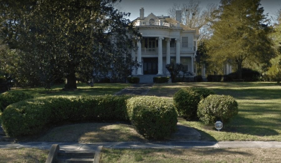 A Mini White House in Mississippi – £299,000 ($378,000, €335,000 or درهم544,000) for Mississippi mini mansion The Robert L. Covington House, 240 South Extension Street, Hazlehurst, Copiah County, Mississippi, MS 39083, United States of America through agents McIntosh & Associates LLC, Realtors – Colonial Revival ‘Mini White House’ on an 8-acre plot in Mississippi for sale for just £299,000 or £56 per square foot; the mini mansion is listed on the National Register of Historic Places