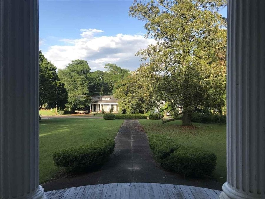 A Mini White House in Mississippi – £299,000 ($378,000, €335,000 or درهم544,000) for Mississippi mini mansion The Robert L. Covington House, 240 South Extension Street, Hazlehurst, Copiah County, Mississippi, MS 39083, United States of America through agents McIntosh & Associates LLC, Realtors – Colonial Revival ‘Mini White House’ on an 8-acre plot in Mississippi for sale for just £299,000 or £56 per square foot; the mini mansion is listed on the National Register of Historic Places