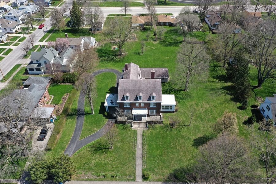 Hooping A Half Price Mansion – £141,000 for 514 South 5th Street, Watseka, Illinois, IL 60970, United States of America through agents Berkshire Hathaway – Vast Edwardian mansion with basketball court in the roof in Watseka, Illinois for sale at half price it listed for in 2016; it’s on for just £20 per square foot.