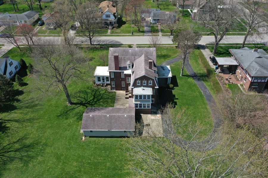 Hooping A Half Price Mansion – £141,000 for 514 South 5th Street, Watseka, Illinois, IL 60970, United States of America through agents Berkshire Hathaway – Vast Edwardian mansion with basketball court in the roof in Watseka, Illinois for sale at half price it listed for in 2016; it’s on for just £20 per square foot.