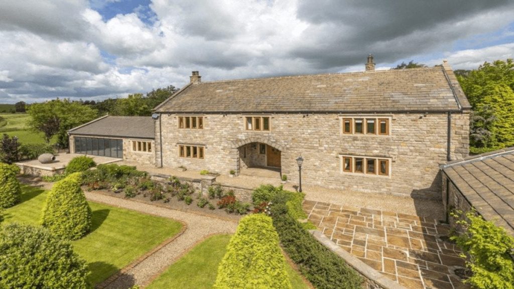 From Cloth Caps And Clogs to Sophistication – Reader of ‘The Steeple Times’ shares news that ‘up north’ is “no longer “just cloth caps and clogs” and illustrates this with information about the sale of her £1.5 million home – Old Crook Car Farm, Gisburn Road, Barnoldswick, Lancashire, BB18 5XD, United Kingdom, for sale through Dacre, Son & Hartley for 1.475 million ($1.930 million, €1.630 million or درهم2.691 million).