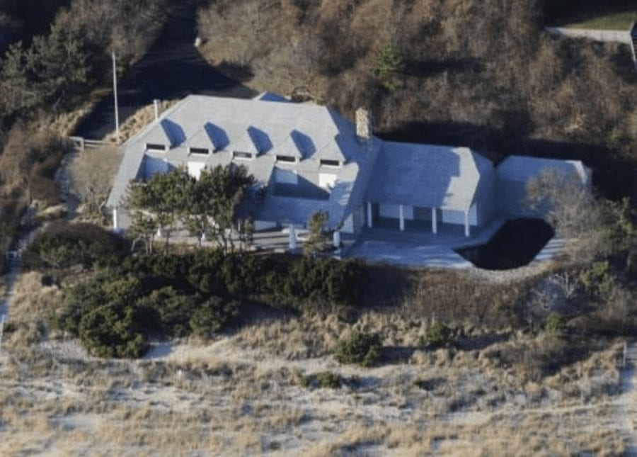 A Highway Ponzi House – 216 Old Montauk Highway, Montauk, The Hamptons, New York State, NY 11954, United States of America – Montauk beach house built for Ponzi schemer Bernie Madoff resurfaces for sale for double what U.S. Marshalls got for it in 2009 – Offered for sale by Out East for £14.1 million ($17.9 million, €15.3 million or درهم65.7 million).