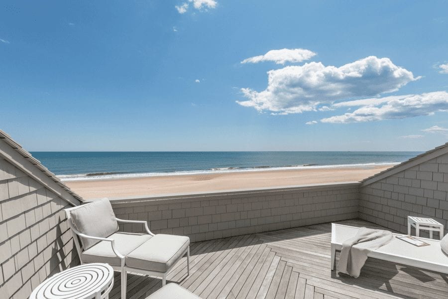 A Highway Ponzi House – 216 Old Montauk Highway, Montauk, The Hamptons, New York State, NY 11954, United States of America – Montauk beach house built for Ponzi schemer Bernie Madoff resurfaces for sale for double what U.S. Marshalls got for it in 2009 – Offered for sale by Out East for £14.1 million ($17.9 million, €15.3 million or درهم65.7 million). Owned currently by Broadway producer Daryl Roff and real estate billionaire Steven Roth.