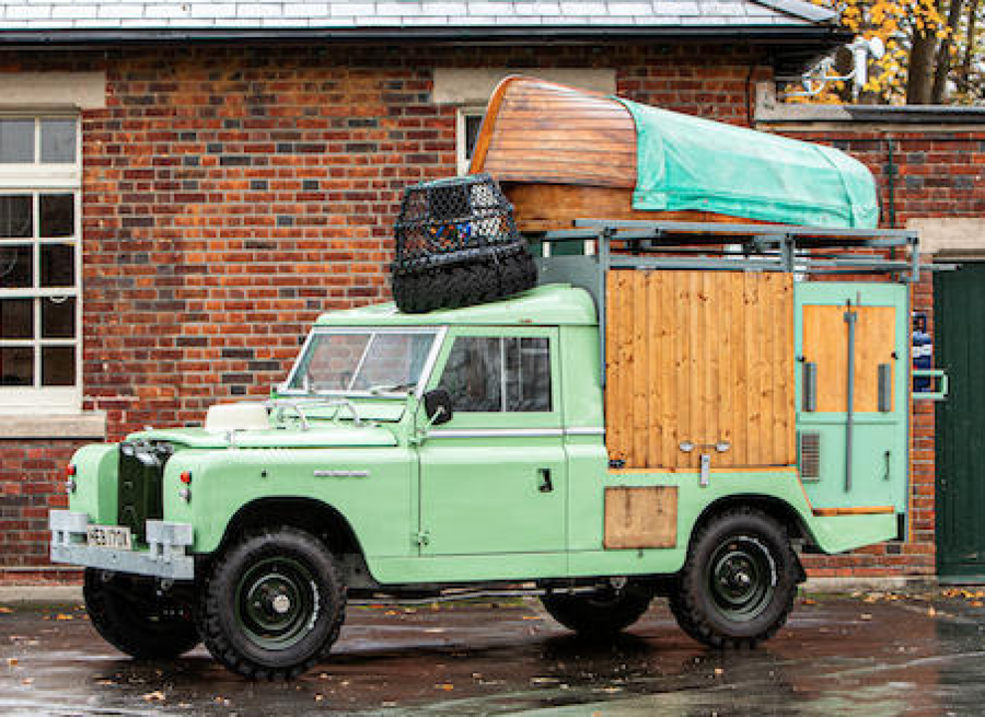 The Best Gastrowagon By Far – Hugh Fearnley-Whitingstall Land Rover – Land Rover converted into a ‘gastrowagon’ for television chef Hugh Fearnley-Whitingstall’s first television series heads to auction – Bonhams to sell with an estimate of £25,000 to £35,000 ($33,200 to $46,500, €28,000 to €39,200 or درهم121,900 to درهم170,700) for the 1965 / 1982 2.25-litre Land Rover ‘Gastrowagon’ at their Bicester Heritage sale on 11th December 2020.
