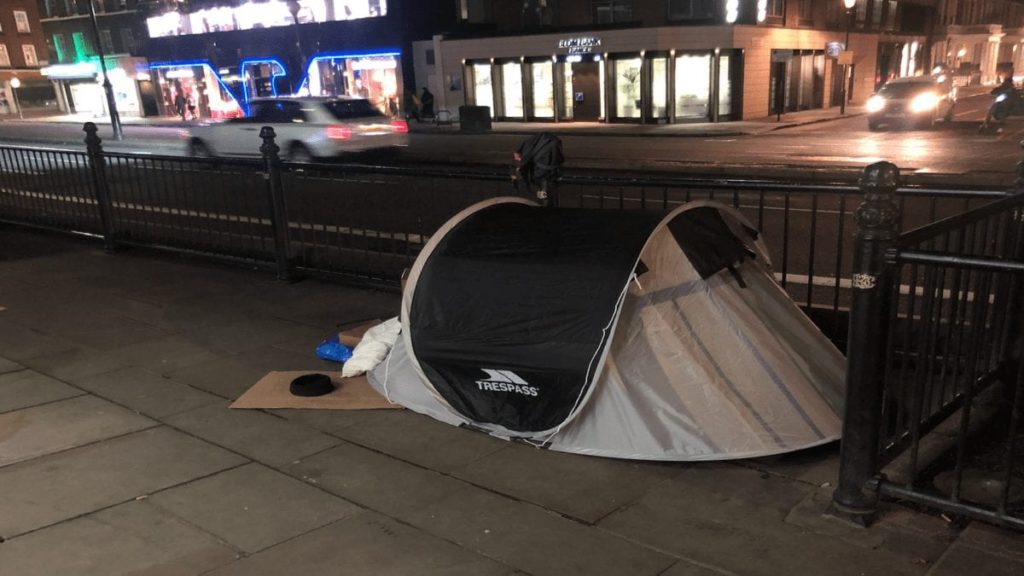 Knightsbridge – Tent City 2020 – Homeless tents Bromton Road, SW3 – As Knightsbridge’s Brompton Road turns into a ‘tent city’ for the homeless, Matthew Steeples urges readers to support such people this Christmas.