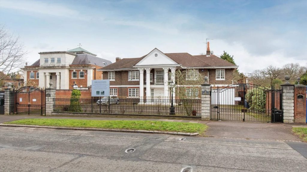 Flattening a Fountain – £12 million for mansion The Fountains, 39 The Bishops Avenue, Hampstead Garden Suburb, London, N2 0BA, United Kingdom ($16.6 million, €13.9 million or درهم61 million) with planning permission to demolish and replace through Knight Frank – Boxy “Town Hall classical style” mansion ‘The Fountains’ on infamous The Bishops Avenue, N2 for sale for £3 million less than it listed for in 2012; this time it is destined for flattening.