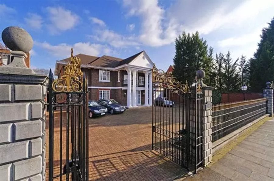 Flattening a Fountain – £12 million for mansion The Fountains, 39 The Bishops Avenue, Hampstead Garden Suburb, London, N2 0BA, United Kingdom ($16.6 million, €13.9 million or درهم61 million) with planning permission to demolish and replace through Knight Frank – Boxy “Town Hall classical style” mansion ‘The Fountains’ on infamous The Bishops Avenue, N2 for sale for £3 million less than it listed for in 2012; this time it is destined for flattening.