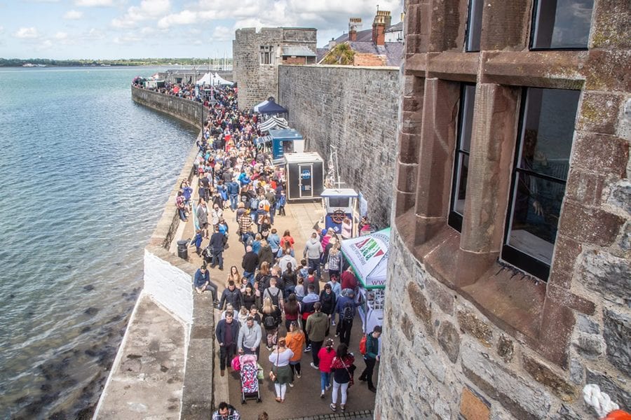 A Cottage For A Quid – Cottage for sale in foodie destination Caernarfon – Crumbling stone-built seaside cottage in Welsh foodie destination and royal town of Caernarfon goes on sale for just £1 – Rear of 72 Pool Street, Caernarfon, Gwynedd, LL55 2AF, Wales, United Kingdom offered for sale by Doorsteps online estate agency.