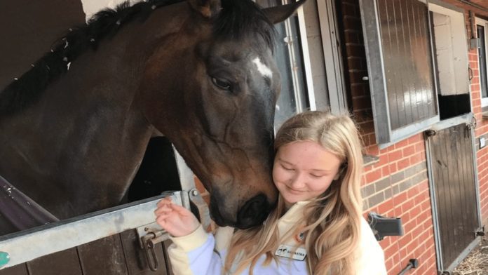 Heroine of the Hour 2021 – Young racing journalist Samantha Martin – 16-year-old Samantha Martin’s enthusiasm for horse racing and her involvement in the racing site “for young people, by young people” ‘Rein It In’ is captivating.