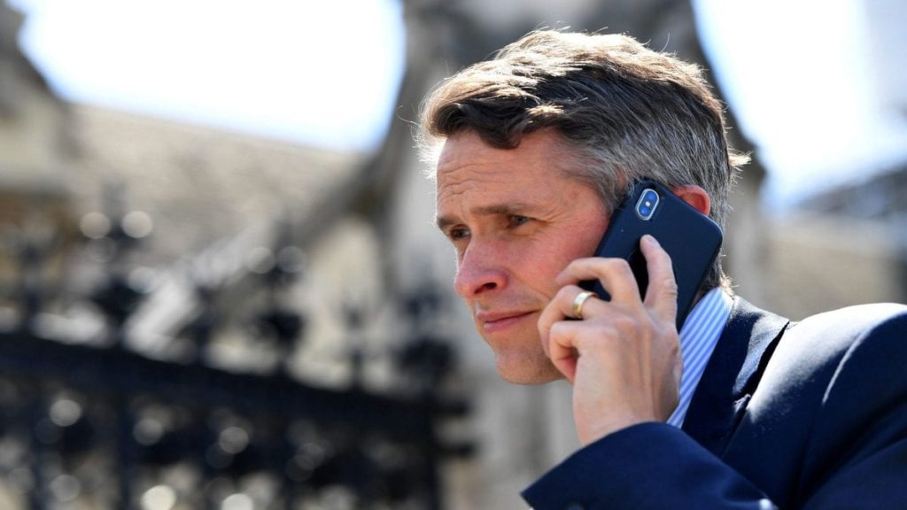 Gavin Williamson mobile phone school ban 1