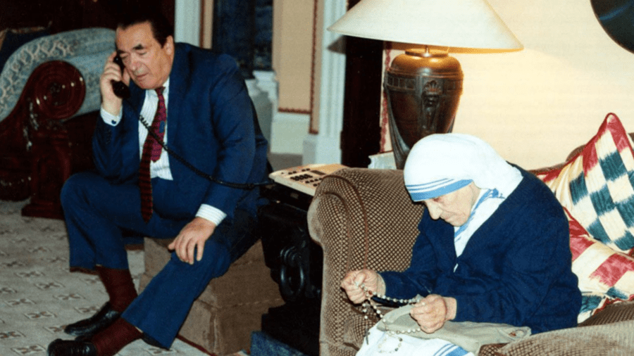 Robert Maxwell Mother Teresa Saint and Sinner