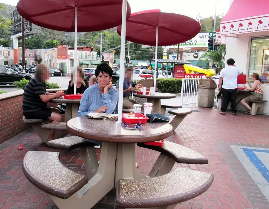 Ghislaine Maxwell In-N-Out Burger fake photo