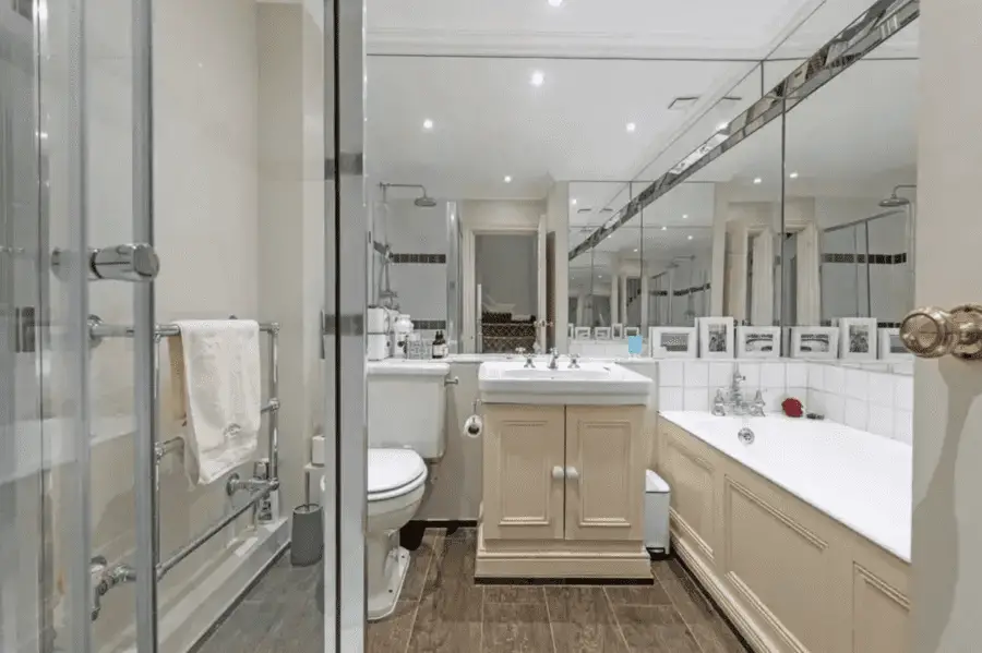 Ghislaine-Maxwell-44-Kinnerton-Street-bathtub