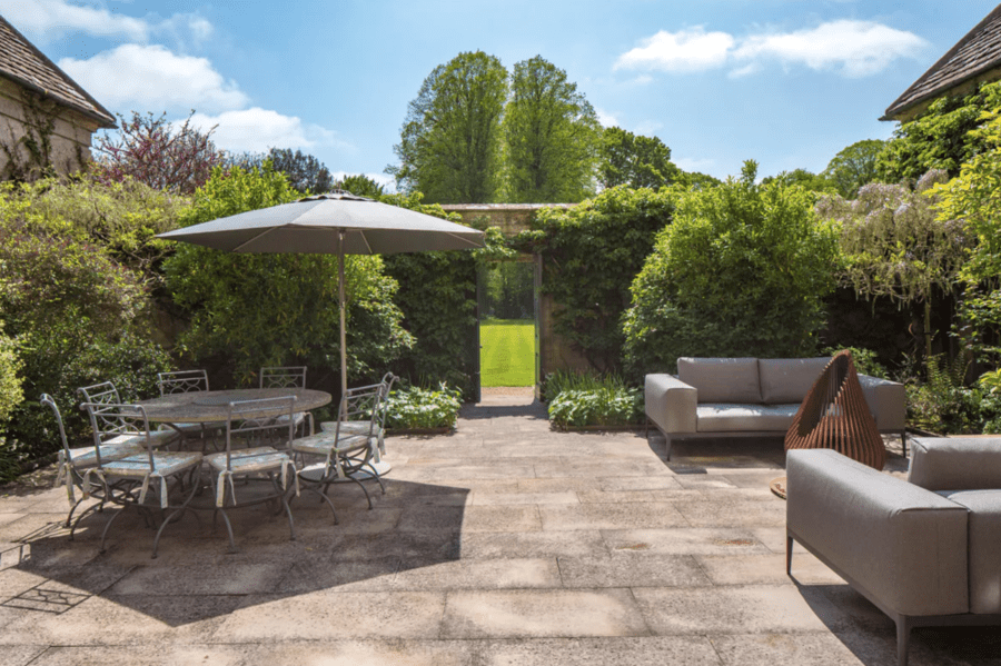 Courtyard garden