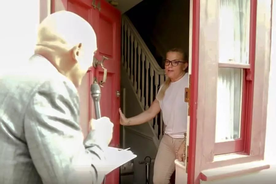 In 2019, Shaun Attwood of ‘Shaun Attwood’s True Crime Channel’ interviewed a lady who answered the door at 44 Kinnerton Street. In the footage he subsequently uploaded to YouTube, the bannister is again seen still in-situ.